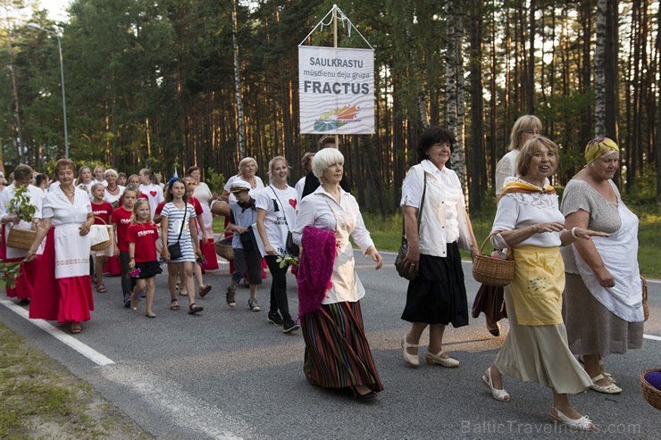 Saulkrastu svētku gājiens «No jūriņas izpeldēja…» pulcē kuplu dalībnieku skaitu 178350