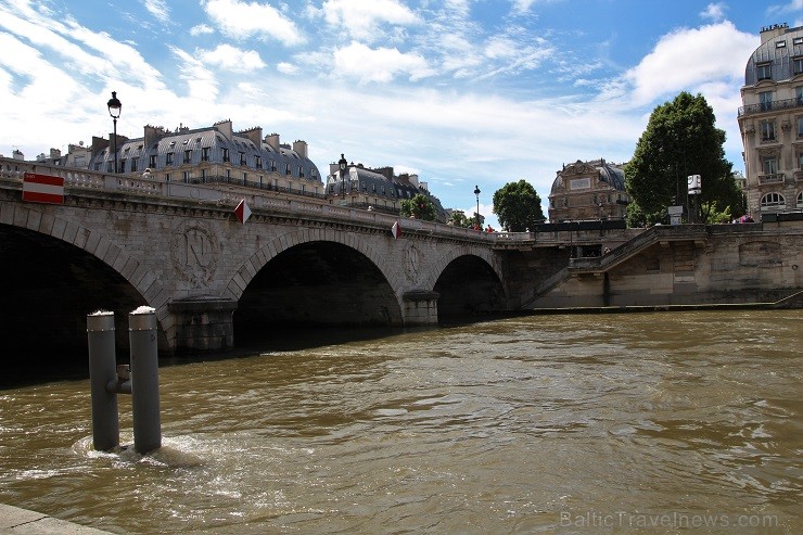 Parīzes apmeklējums ir īpašs baudījums kultūrvēstures zinātājiem. Parīze šarmē ar savu straujo dzīves ritmu ielās un populārākajās apskates vietās. Ar 178418