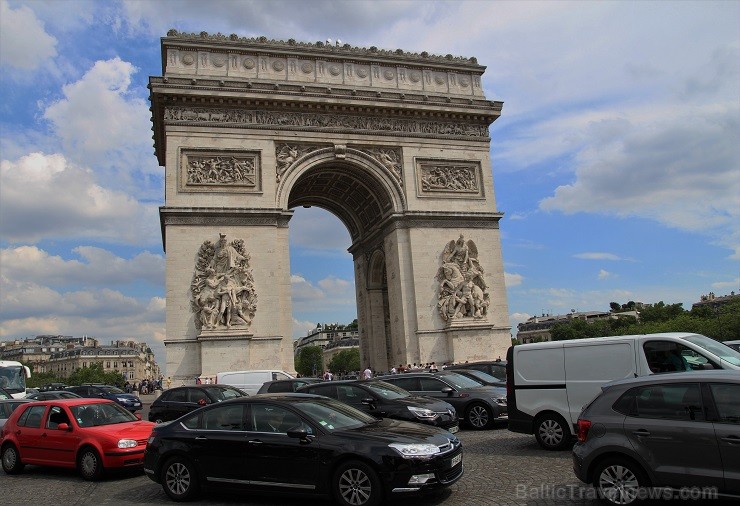Parīzes apmeklējums ir īpašs baudījums kultūrvēstures zinātājiem. Parīze šarmē ar savu straujo dzīves ritmu ielās un populārākajās apskates vietās. Ar 178439