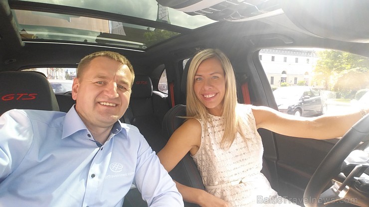 Jaunā Vecrīgas 5 zvaigžņu viesnīcas restorāna «Equus» viesi 8.07.2016 iepazīst jaudīgo Porsche Cayenne GTS Jaunā Vecrīgas 5 zvaigžņu viesnīcas restorāna «Equus» viesi 8.07.2016 iepazīst jaudīgo Porsche Cayenne GTS 179070