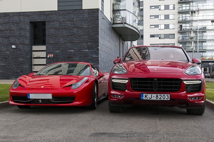 Travelnews.lv redakcija izbrauc Rīgas ielās ar jauno un jaudīgo Porsche Cayenne GTS. Foto: Ingus Evertovskis Travelnews.lv redakcija izbrauc Rīgas ielās ar jauno un jaudīgo Porsche Cayenne GTS. Foto: Ingus Evertovskis 179090