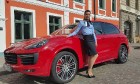 Jaunā Vecrīgas 5 zvaigžņu viesnīcas restorāna «Equus» viesi 8.07.2016 iepazīst jaudīgo Porsche Cayenne GTS 13