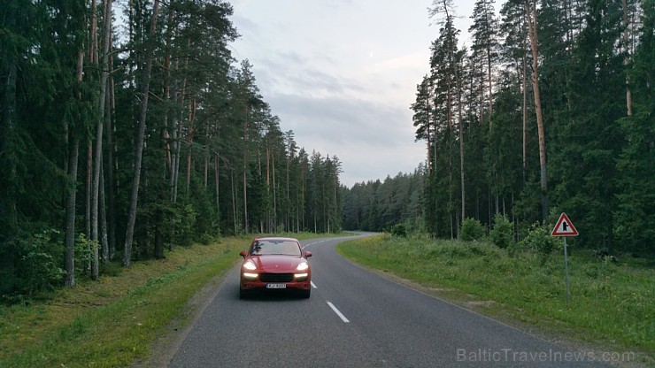 Travelnews.lv redakcija apceļo burvīgo Latgali ar jauno Porsche Cayenne GTS 179230