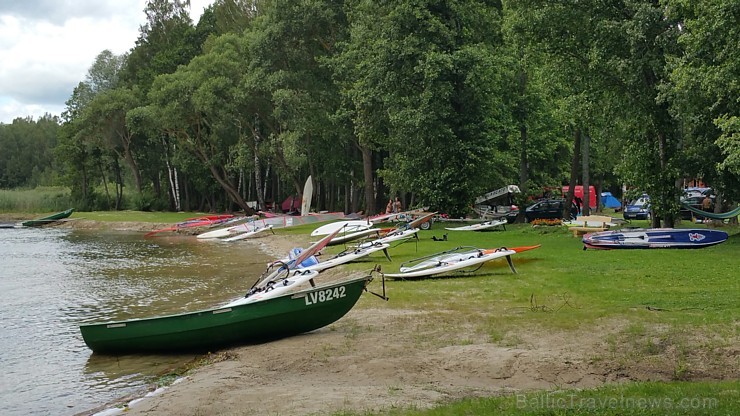 Latgales kempingā «Siveri» pulcējas sportiski Sivera ezera regates dalībnieki. Foto: Samsung Galaxy Note4 179709