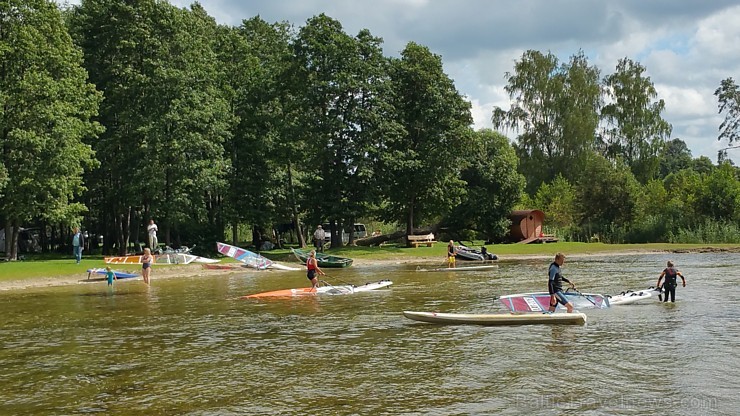 Latgales kempingā «Siveri» pulcējas sportiski Sivera ezera regates dalībnieki. Foto: Samsung Galaxy Note4 179712
