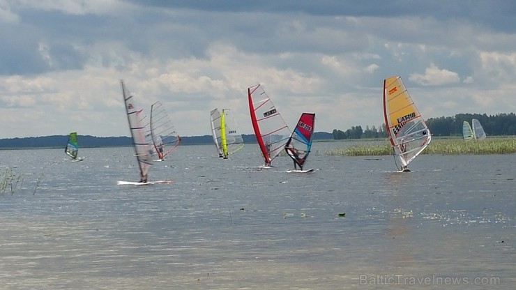 Latgales kempingā «Siveri» pulcējas sportiski Sivera ezera regates dalībnieki. Foto: Samsung Galaxy Note4 Latgales kempingā «Siveri» pulcējas sportiski Sivera ezera regates dalībnieki. Foto: Samsung Galaxy Note4 179720
