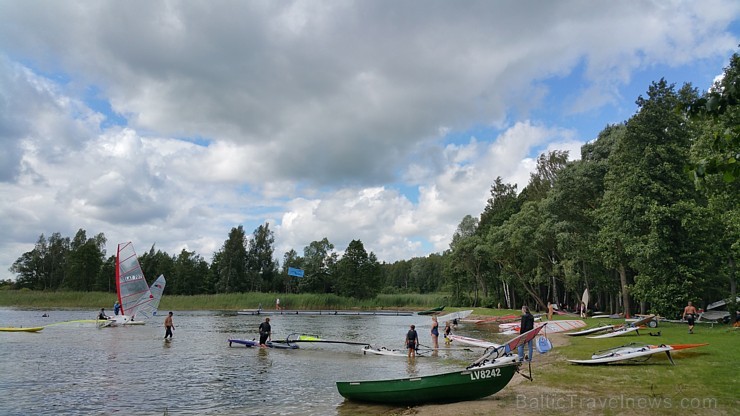 Latgales kempingā «Siveri» pulcējas sportiski Sivera ezera regates dalībnieki. Foto: Samsung Galaxy Note4 179725