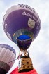 Skatītājiem festivālā bija iespēja priecāties par teju divdesmit balonu lidojumu, no kurām septiņas gaisa balonu ekipāžas bija no Lietuvas 11