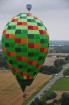 Skatītājiem festivālā bija iespēja priecāties par teju divdesmit balonu lidojumu, no kurām septiņas gaisa balonu ekipāžas bija no Lietuvas 19