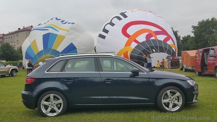 Travelnews.lv redakcija ar jauno Audi A3 Sportback dodas palidot ar LMT gaisa balonu virs Saldus apkārtnes 180394