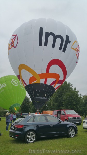 Travelnews.lv redakcija ar jauno Audi A3 Sportback dodas palidot ar LMT gaisa balonu virs Saldus apkārtnes 180396