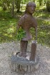 Vika pasaku parkā Dikļos apskatāmas rakstnieka pasaku varoņu koka figūras 9