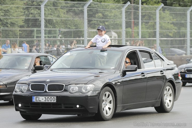 BMW īpašnieki Biķernieku trasē mēģina uzstādīt jaunu Ginese rekordu 181284