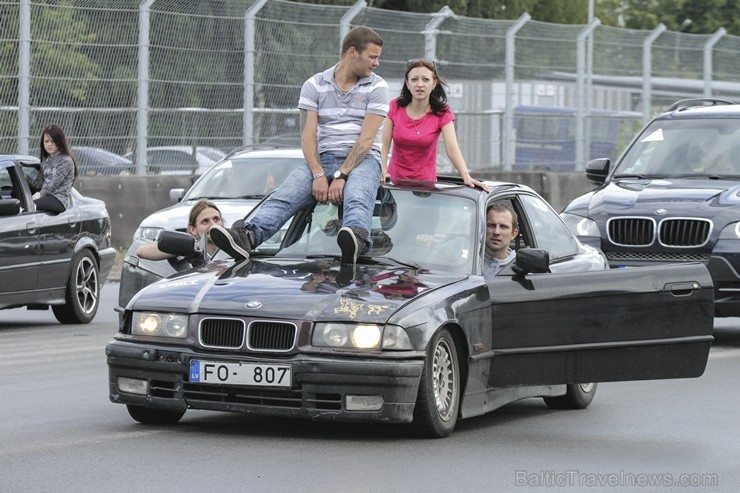 BMW īpašnieki Biķernieku trasē mēģina uzstādīt jaunu Ginese rekordu 181289