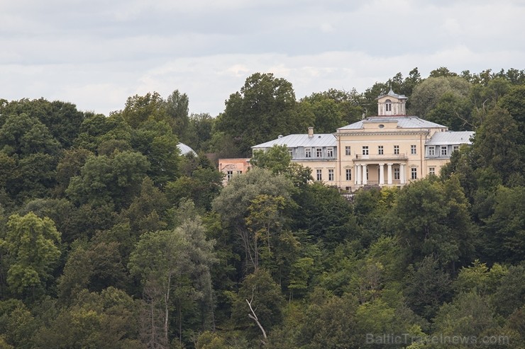 Livonijas ordeņa Siguldas pils ir viens no Vidzemes top 100 apskates objektiem 181558