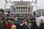 Rīgas svētku laikā trīs dienu garumā pilsētas ielās, skvēros, parkos un laukumos apmeklētāji baudīja krāšņu un daudzveidīgu vizuālo, muzikālo un arī s 26