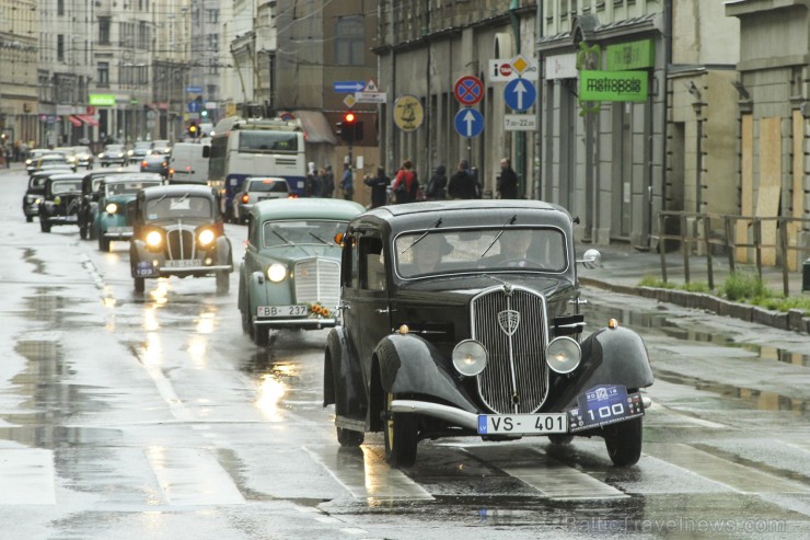 Starptautiskais seno spēkratu salidojums «Rīga Retro» pulcē retro auto cienītājus 181746