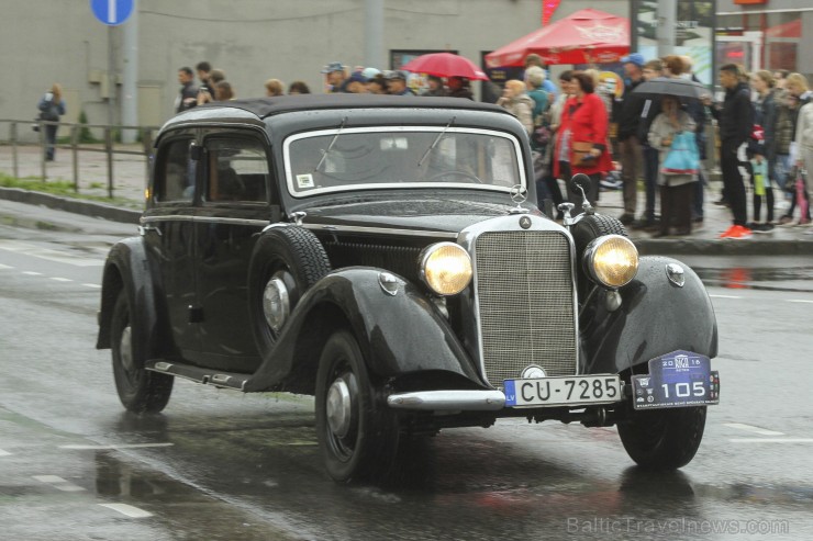 Starptautiskais seno spēkratu salidojums «Rīga Retro» pulcē retro auto cienītājus 181749