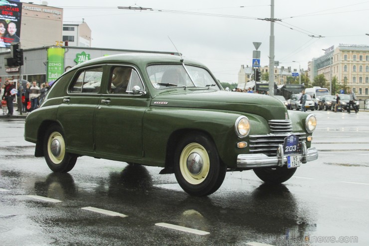 Starptautiskais seno spēkratu salidojums «Rīga Retro» pulcē retro auto cienītājus 181754