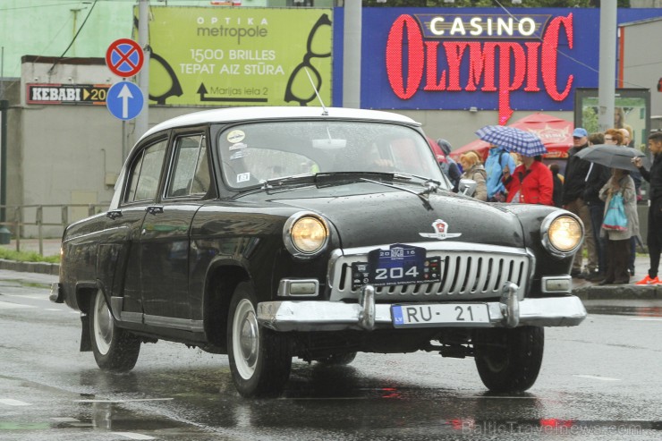 Starptautiskais seno spēkratu salidojums «Rīga Retro» pulcē retro auto cienītājus 181755
