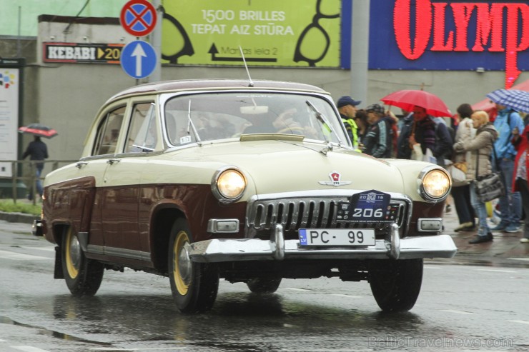 Starptautiskais seno spēkratu salidojums «Rīga Retro» pulcē retro auto cienītājus 181756