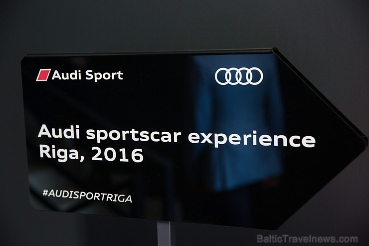 Travelnews.lv redakcija Biķernieku trasē 15.08.2016 izmēģina jaudīgos Audi R8 un RS sērijas automobiļus. Foto: Audi Sport Travelnews.lv redakcija Biķernieku trasē 15.08.2016 izmēģina jaudīgos Audi R8 un RS sērijas automobiļus. Foto: Audi Sport 181844