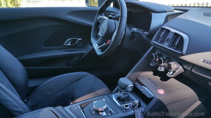 Travelnews.lv redakcija Biķernieku trasē 15.08.2016 izmēģina jaudīgos Audi R8 un RS sērijas automobiļus Travelnews.lv redakcija Biķernieku trasē 15.08.2016 izmēģina jaudīgos Audi R8 un RS sērijas automobiļus 181854