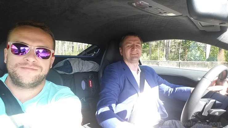 Travelnews.lv redakcija Biķernieku trasē 15.08.2016 izmēģina jaudīgos Audi R8 un RS sērijas automobiļus Travelnews.lv redakcija Biķernieku trasē 15.08.2016 izmēģina jaudīgos Audi R8 un RS sērijas automobiļus 181855