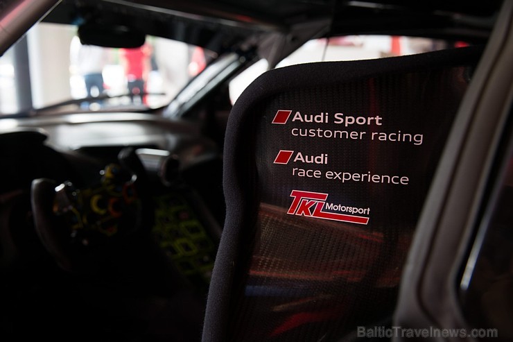 Travelnews.lv redakcija Biķernieku trasē 15.08.2016 izmēģina jaudīgos Audi R8 un RS sērijas automobiļus. Foto: Audi Sport Travelnews.lv redakcija Biķernieku trasē 15.08.2016 izmēģina jaudīgos Audi R8 un RS sērijas automobiļus. Foto: Audi Sport 181870