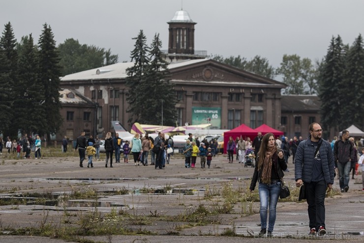 Ikgadējais aviācijas salidojums «Riga Fly-in 2016» Spilves lidlaukā pulcē aviācijas interesentus Ikgadējais aviācijas salidojums «Riga Fly-in 2016» Spilves lidlaukā pulcē aviācijas interesentus 181900