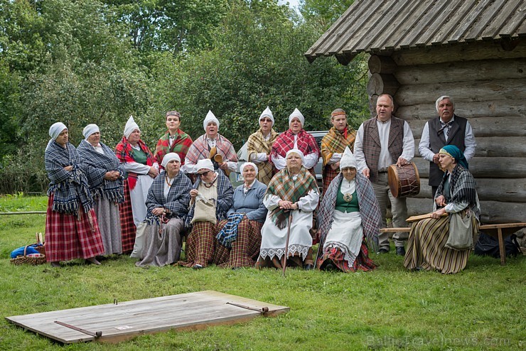 Ar Latgales keramiķu, klūgu un skalu grozu pinēju, kalēju, kokamatnieku, tautas dejotāju un amatierteātra piedalīšanos Jasmuižā tika svinēti Latgales  181968