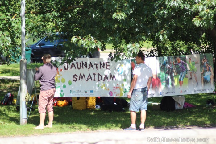 Jelgavā aizsākta apsveicama tradīcija - vērienīgi nosvinēt ANO Ģenerālās asamblejas izziņoto Starptautisko Jaunatnes dienu Jelgavā aizsākta apsveicama tradīcija - vērienīgi nosvinēt ANO Ģenerālās asamblejas izziņoto Starptautisko Jaunatnes dienu 181995