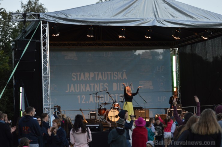 Jelgavā aizsākta apsveicama tradīcija - vērienīgi nosvinēt ANO Ģenerālās asamblejas izziņoto Starptautisko Jaunatnes dienu Jelgavā aizsākta apsveicama tradīcija - vērienīgi nosvinēt ANO Ģenerālās asamblejas izziņoto Starptautisko Jaunatnes dienu 182004