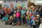 Bundzinieku grupa «Fills de la Flama» priecē Rīgas svētku apmeklētājus 8