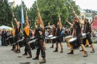 Bundzinieku grupa «Fills de la Flama» priecē Rīgas svētku apmeklētājus 30