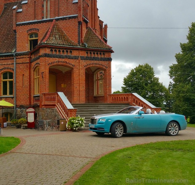 Travelnews.lv redakcija ar Rolls Royce Dawn startē no Hotel Bergs un dodas ceļojumā uz Kurzemi 182076