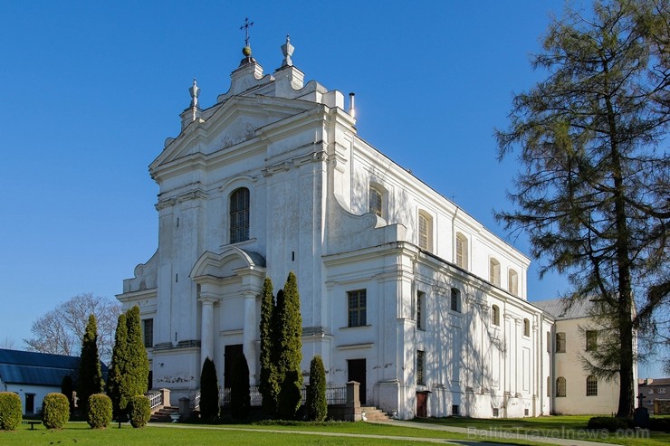 Spilgtākais Latgales baroka arhitektūras paraugs, kas pievelk svētceļotājus, tā Krāslavu padarot par otro lielāku svētceļotāju vietu Latgalē pēc Aglon 182247
