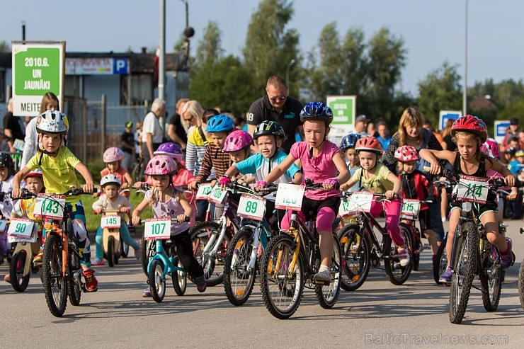 Jau otro gadu pēc kārtas Olainē norisinājās vērienīgie «Latvijas Velo svētki», kuros tika apbalvoti rezultatīvākie un atraktīvākie riteņbraukšanas pro 182439