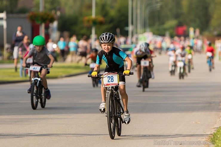 Jau otro gadu pēc kārtas Olainē norisinājās vērienīgie «Latvijas Velo svētki», kuros tika apbalvoti rezultatīvākie un atraktīvākie riteņbraukšanas pro 182441