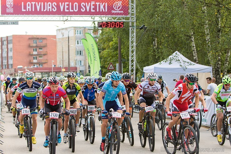 Jau otro gadu pēc kārtas Olainē norisinājās vērienīgie «Latvijas Velo svētki», kuros tika apbalvoti rezultatīvākie un atraktīvākie riteņbraukšanas pro Jau otro gadu pēc kārtas Olainē norisinājās vērienīgie «Latvijas Velo svētki», kuros tika apbalvoti rezultatīvākie un atraktīvākie riteņbraukšanas pro 182447