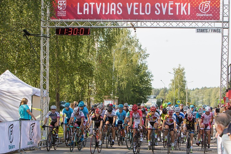 Jau otro gadu pēc kārtas Olainē norisinājās vērienīgie «Latvijas Velo svētki», kuros tika apbalvoti rezultatīvākie un atraktīvākie riteņbraukšanas pro 182449