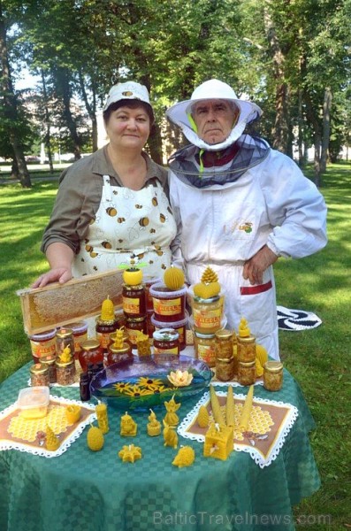 Ar medus, biškopības produktu un ķiploku tirdziņu, degustācijām, prezentācijām un konkursiem norisinājies pirmie Medus un ķiploku svētki Daugavpilī 182562