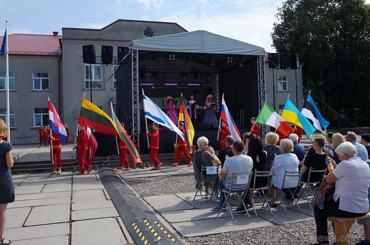 Preiļi trīs dienu garumā ar sportiskiem, kulturāliem notikumiem, košu gājienu un starptautisko leļļu festivālu svinējuši pilsētas svētkus 182593