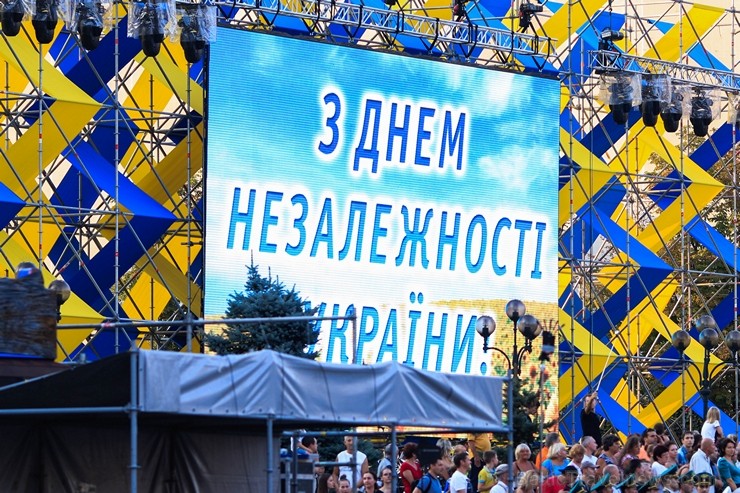 Ar grandiozu militāro parādi Kijevā atzīmē Ukrainas neatkarības dienu 182652