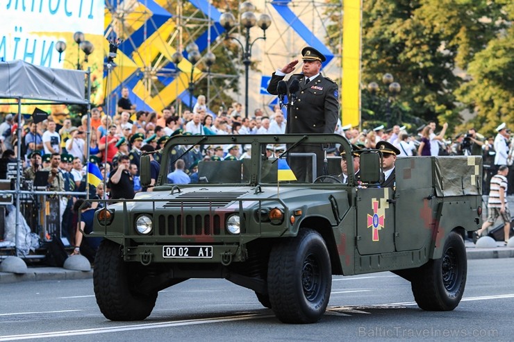 Ar grandiozu militāro parādi Kijevā atzīmē Ukrainas neatkarības dienu 182654