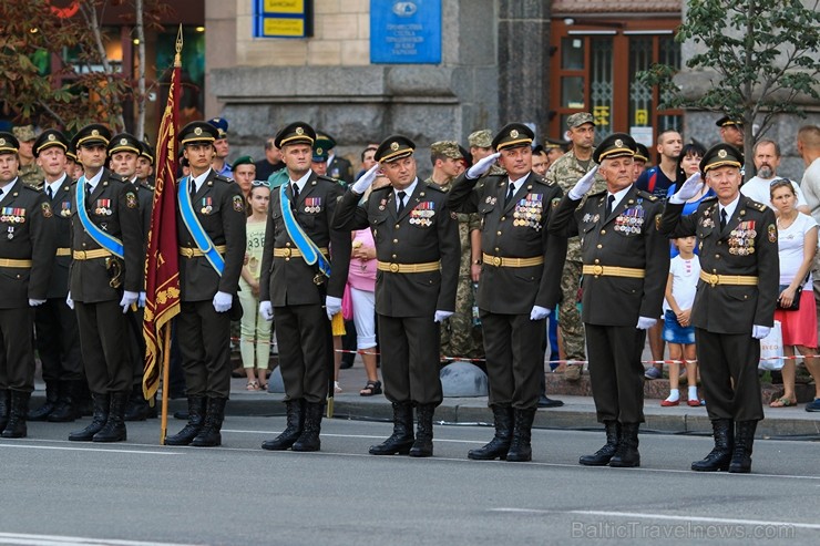 Ar grandiozu militāro parādi Kijevā atzīmē Ukrainas neatkarības dienu 182662