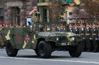 Ar grandiozu militāro parādi Kijevā atzīmē Ukrainas neatkarības dienu 23