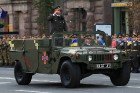 Ar grandiozu militāro parādi Kijevā atzīmē Ukrainas neatkarības dienu 24