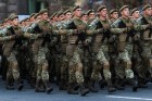 Ar grandiozu militāro parādi Kijevā atzīmē Ukrainas neatkarības dienu 39