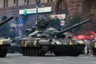 Ar grandiozu militāro parādi Kijevā atzīmē Ukrainas neatkarības dienu 64